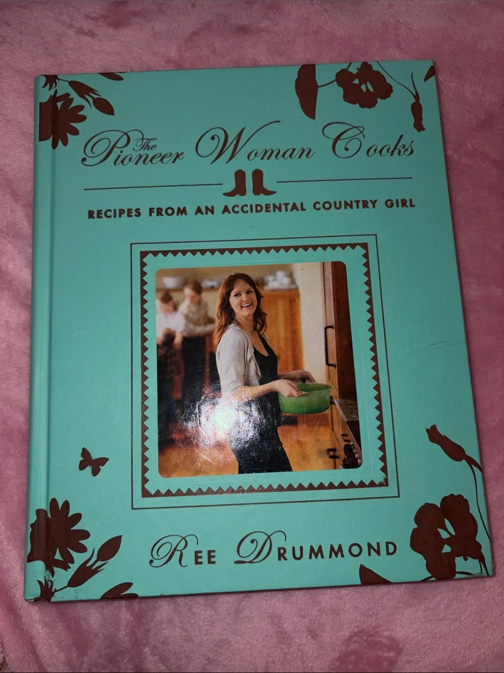 The Pioneer Woman Cooks Hardcover Cookbook - Accidental Country Girl NWT
